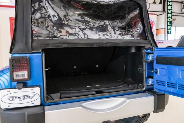 Used 2015 Jeep Wrangler Unlimited Sahara w/ Connectivity Group image 8