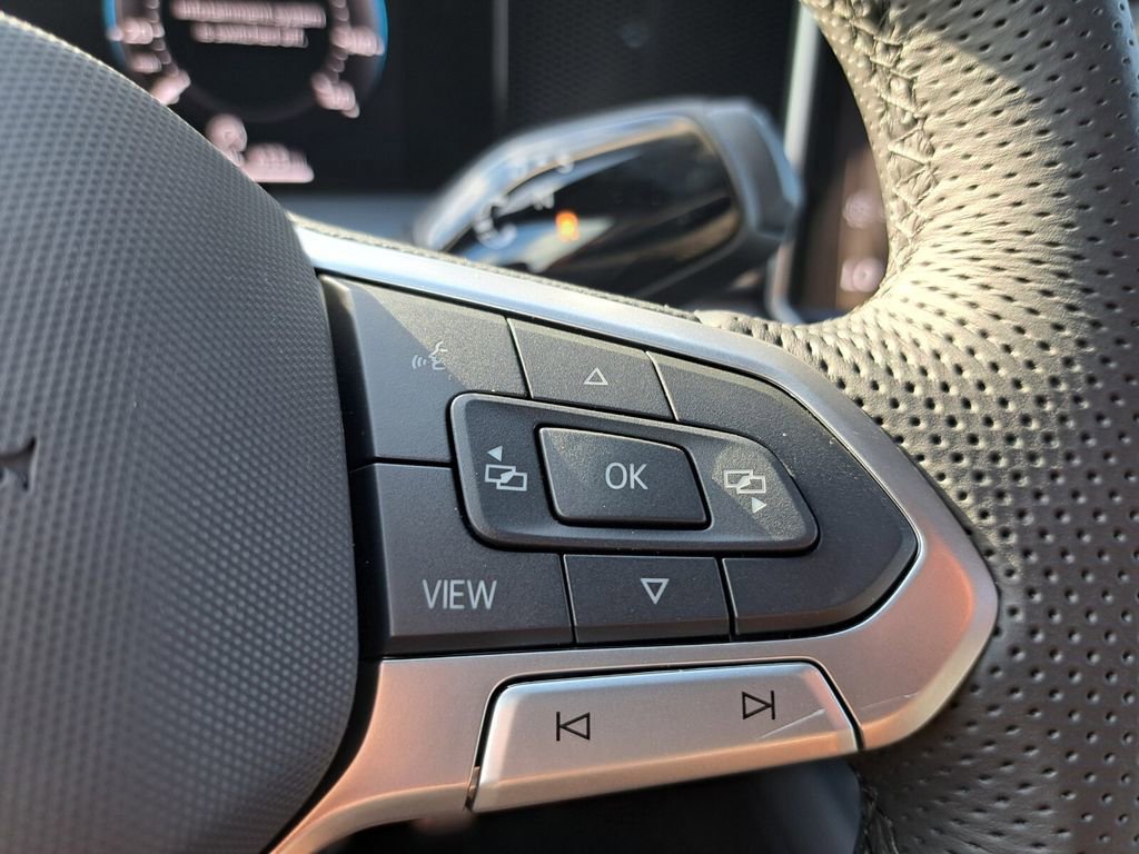 New 2026 Volkswagen Tiguan SE R-Line FWD image 12