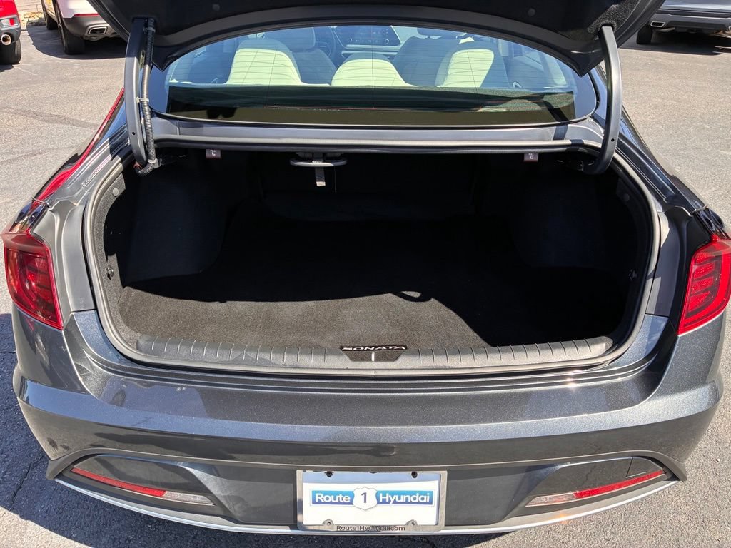 Used 2023 Hyundai Sonata SE w/ Cargo Package FWD image 12