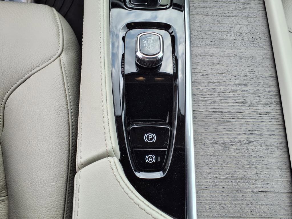 Certified 2023 Volvo XC90 T8 Plus w/ Protection Package image 17