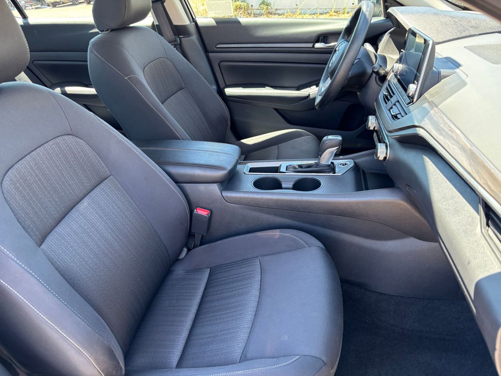 Used 2025 Nissan Altima 2.5 SV FWD image 36