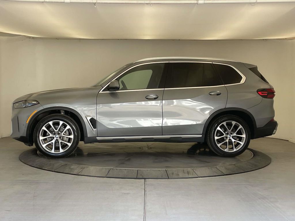 Used 2024 BMW X5 xDrive40i w/ Premium Package AWD/4WD image 2