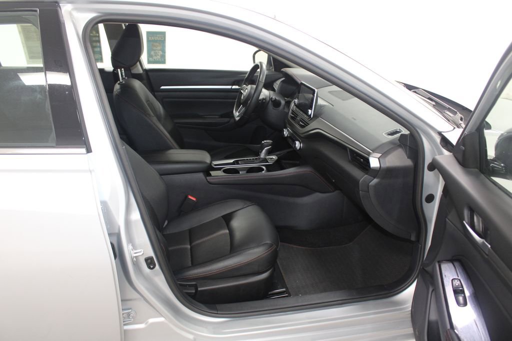 Used 2024 Nissan Altima 2.5 SR image 26