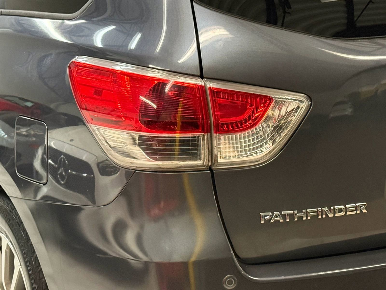 Used 2014 Nissan Pathfinder SV FWD image 12