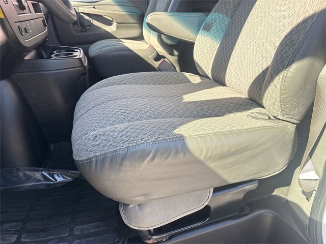 Used 2009 Chevrolet Express 3500 Extended Passenger image 12