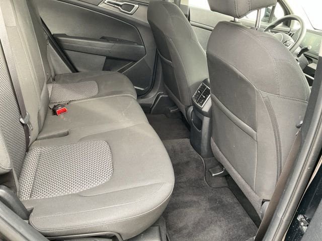 Used 2025 Kia Sportage LX image 9