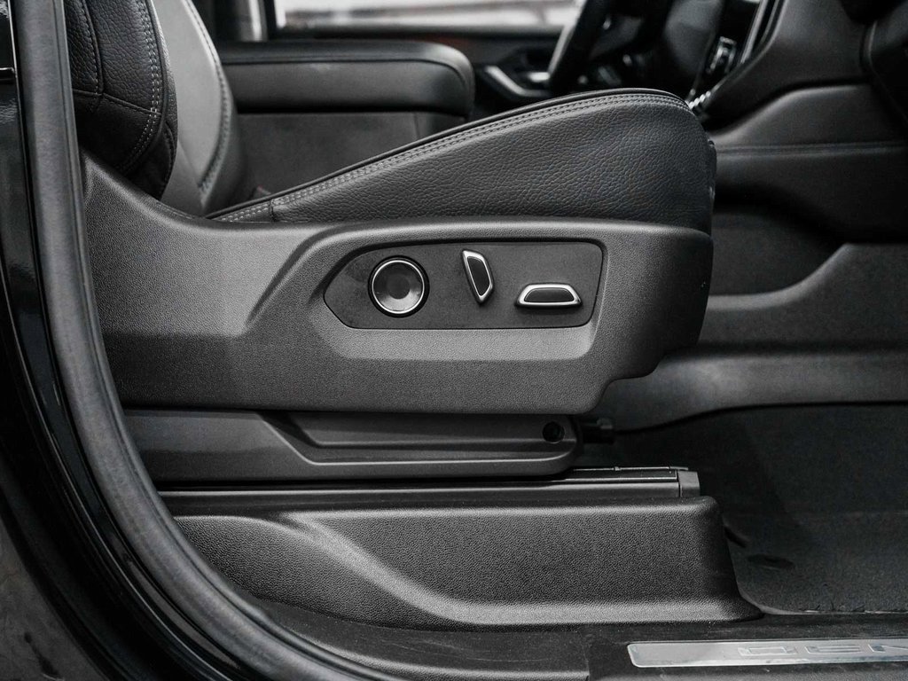Used 2025 GMC Yukon XL Denali image 38