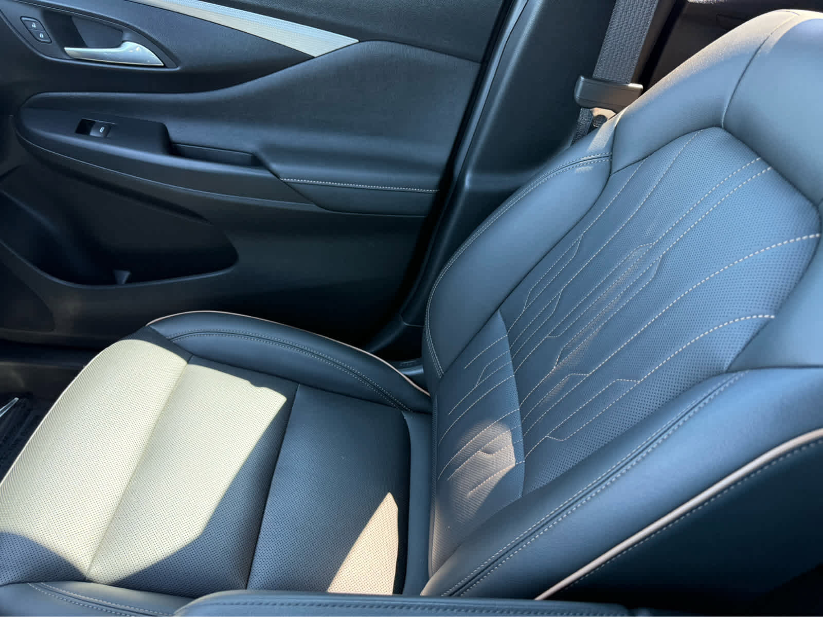 Used 2024 Buick Envista Avenir image 27