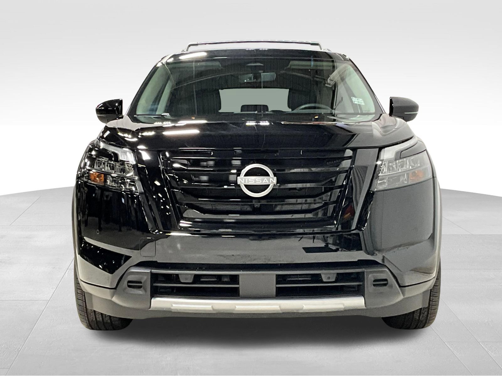 Used 2025 Nissan Pathfinder SL w/ Black Appearance Package image 2