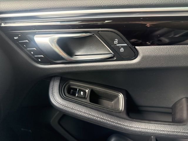Used 2022 Porsche Macan AWD/4WD image 20