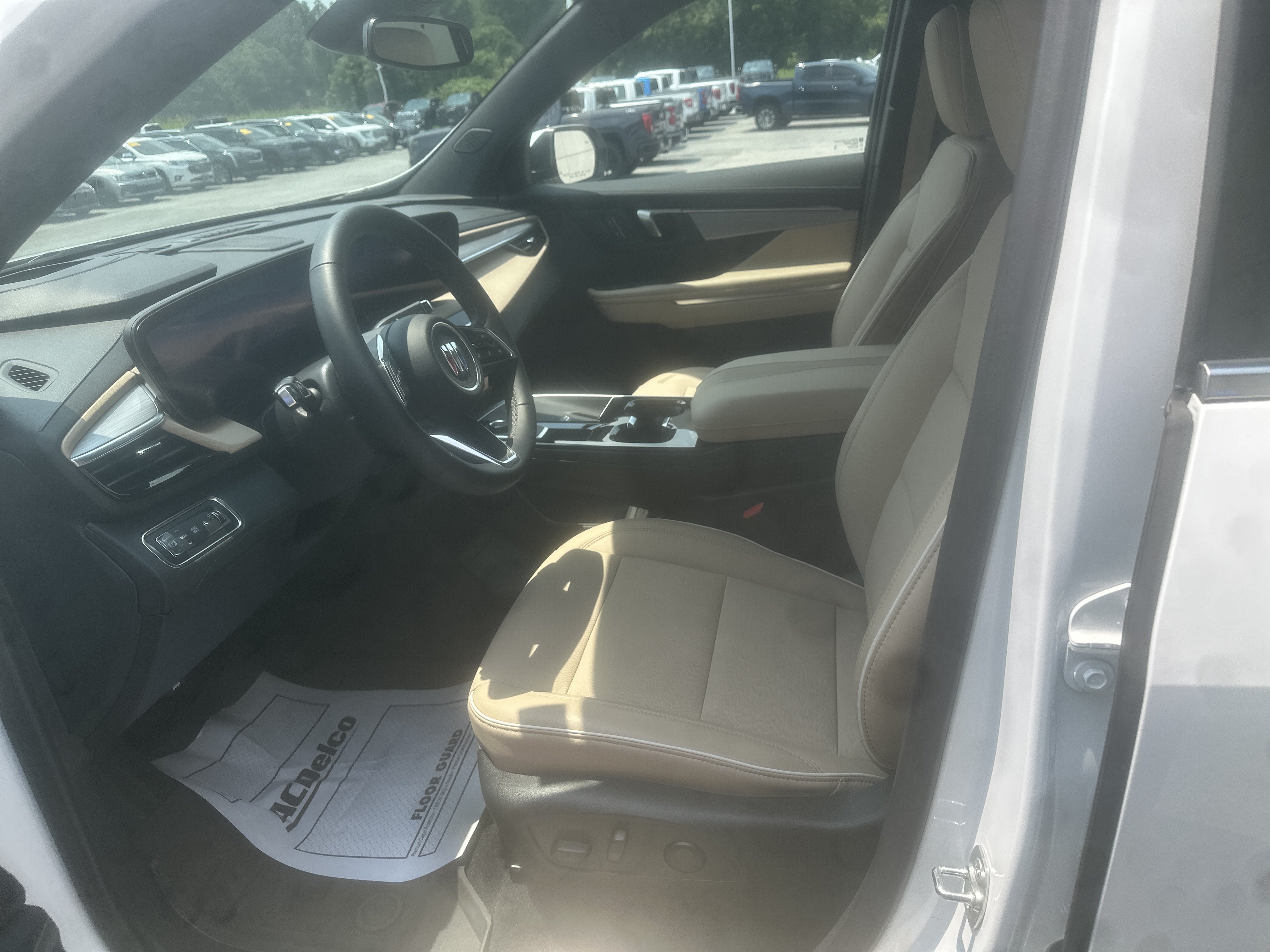 Used 2025 Buick Enclave Preferred w/ Power Package FWD image 13