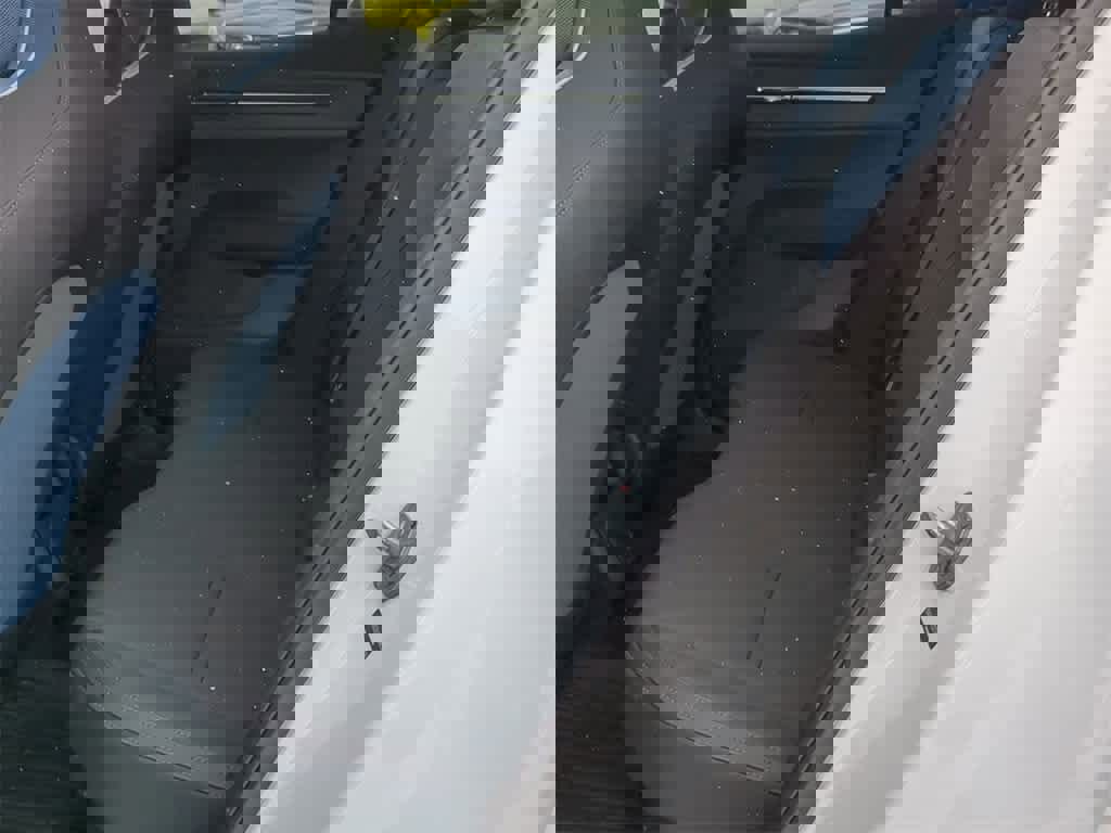 Certified 2025 Volvo EX30 Plus w/ Protection Package Premier image 18