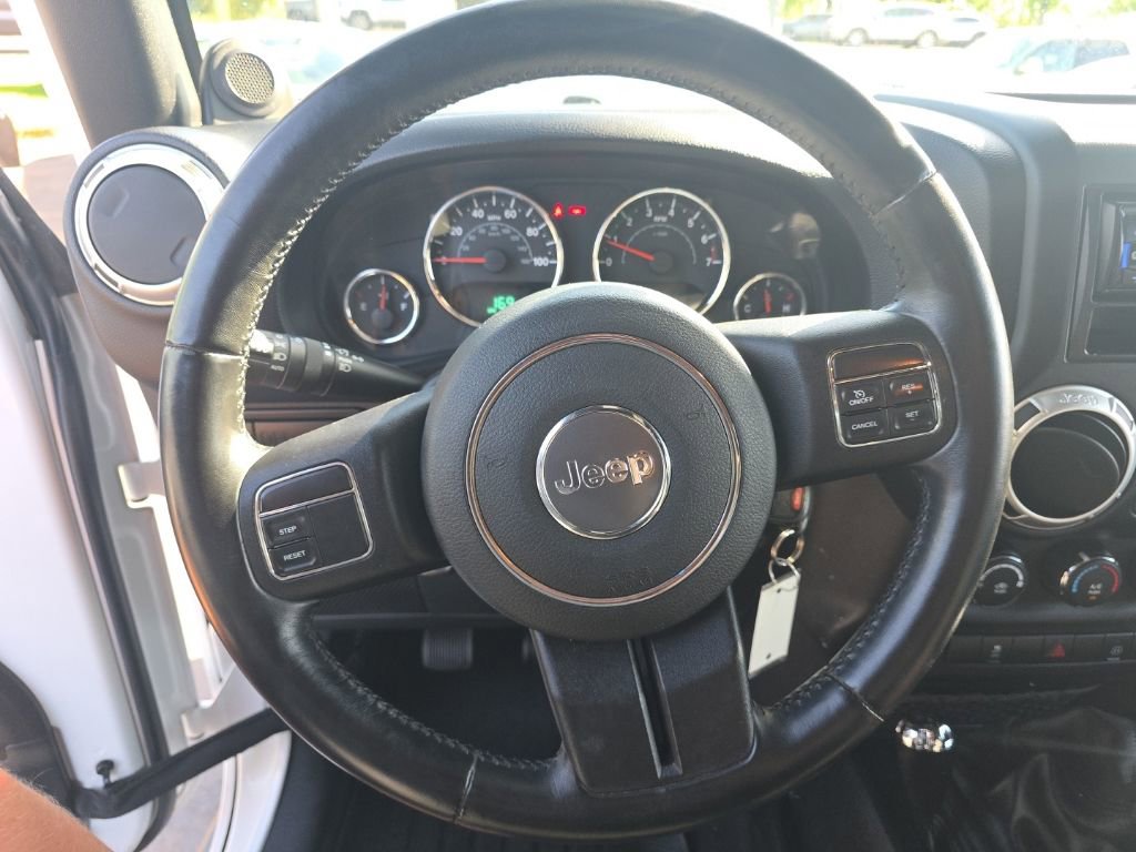 Used 2012 Jeep Wrangler Unlimited Rubicon AWD/4WD image 16