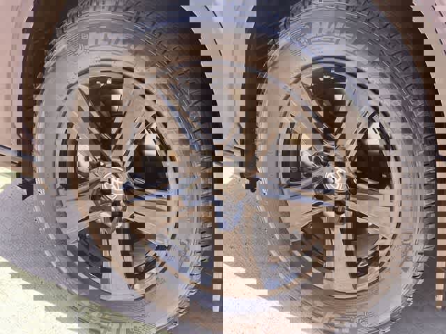 Used 2023 Toyota Highlander L FWD image 9