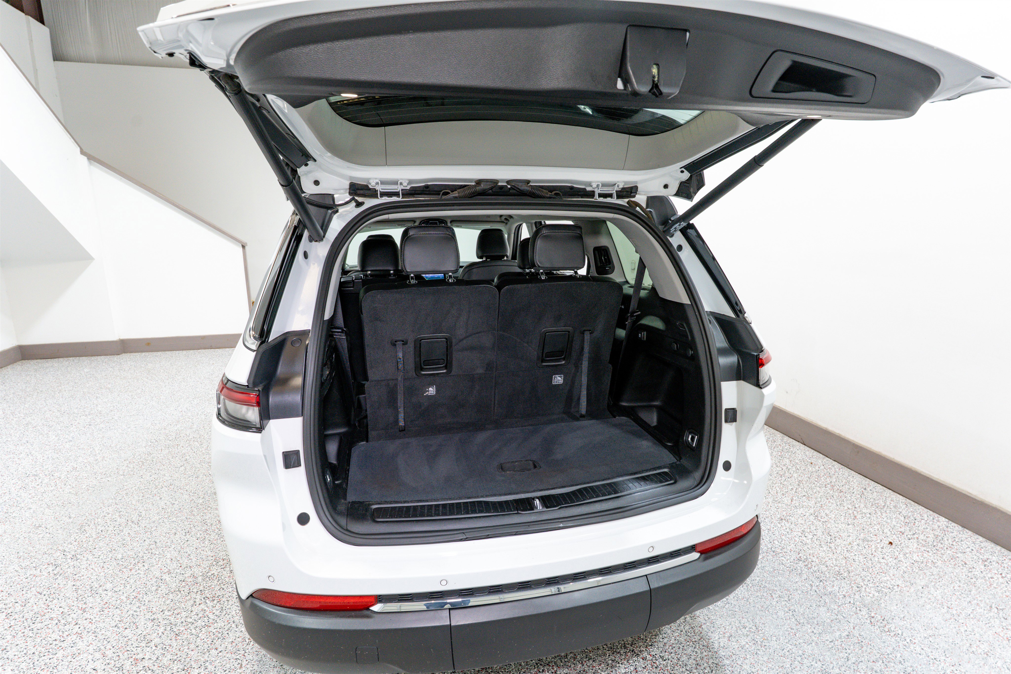 Used 2023 Jeep Grand Cherokee L Limited image 34