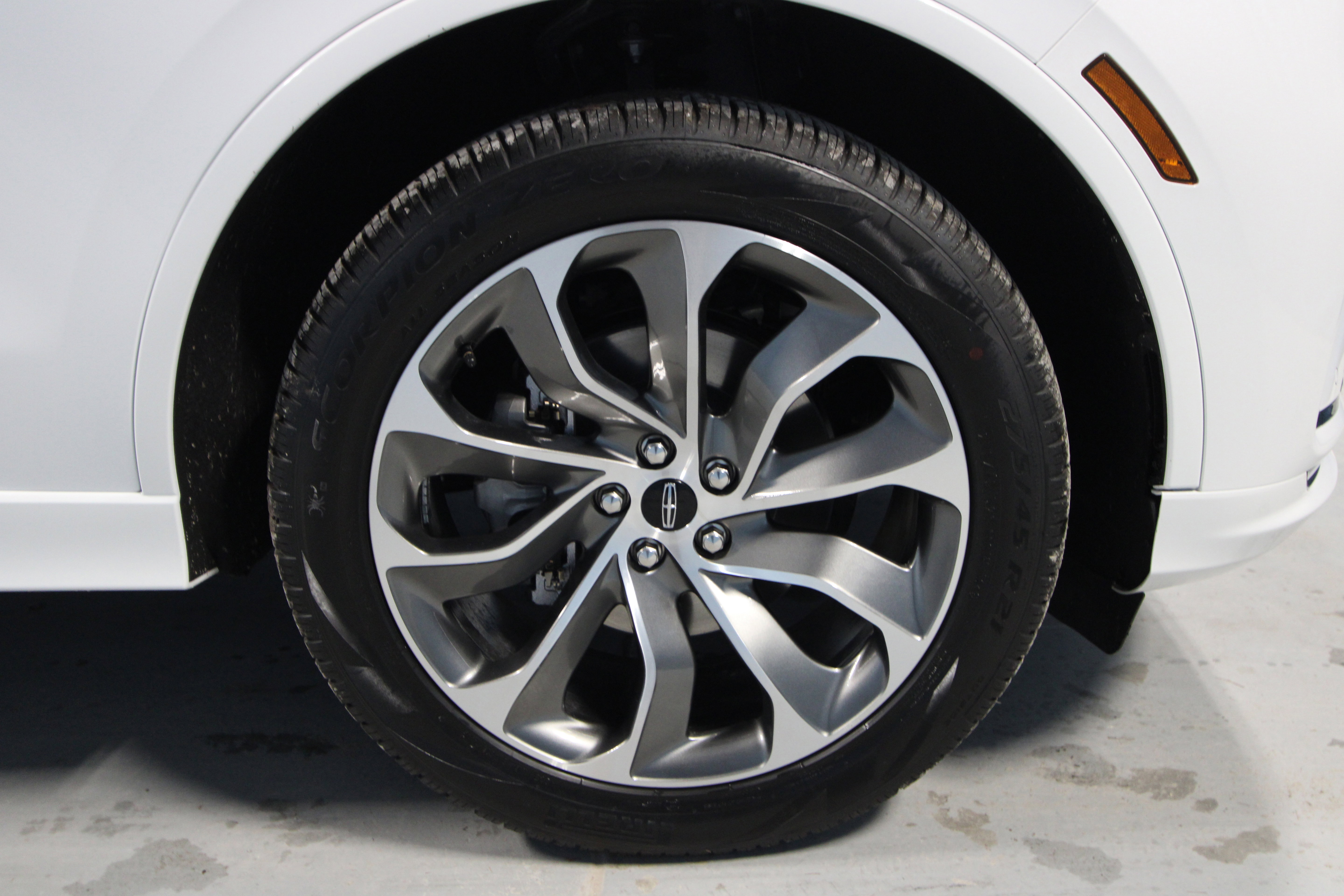 New 2026 Lincoln Aviator AWD w/ Jet Appearance Package image 31