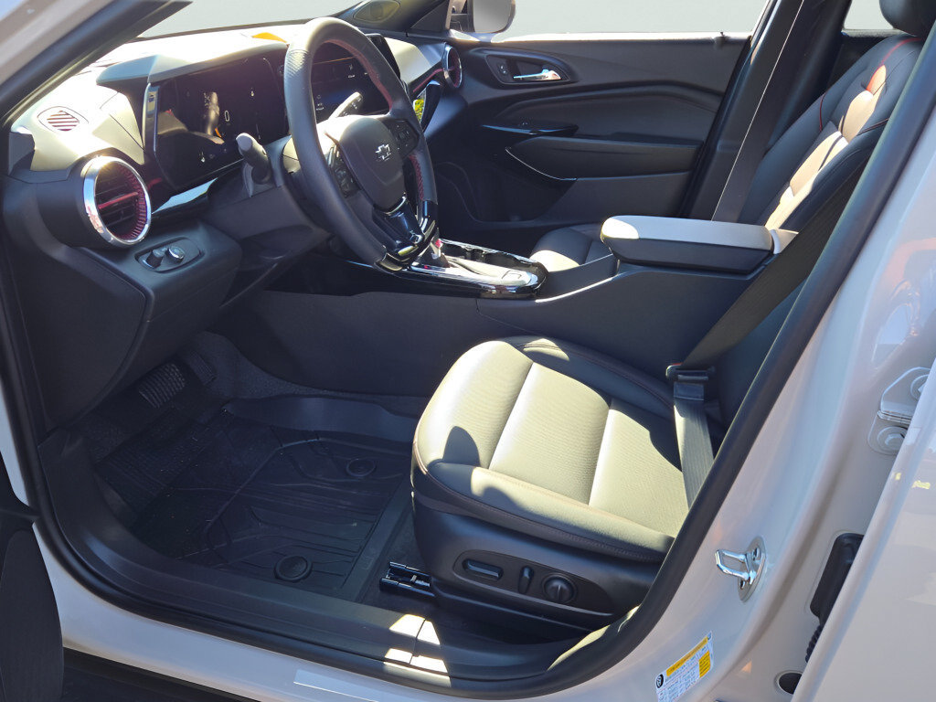 Certified 2026 Chevrolet Trax RS w/ Driver Confidence Package FWD image 26
