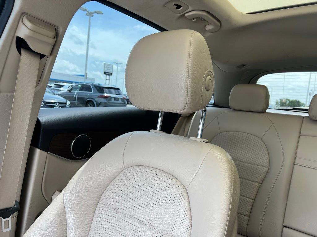 Used 2022 Mercedes-Benz GLC 300 4MATIC image 21