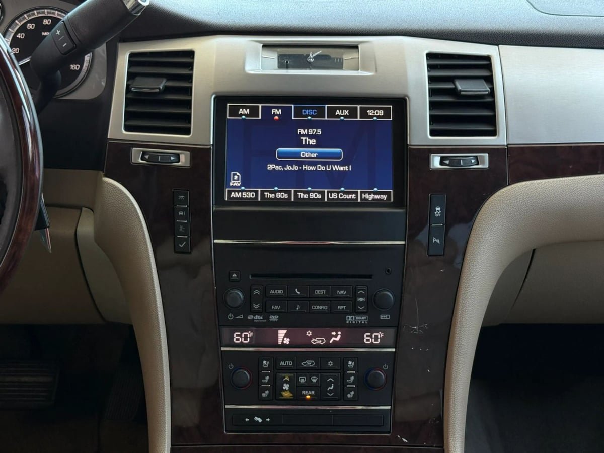 Used 2014 Cadillac Escalade Luxury AWD/4WD image 54