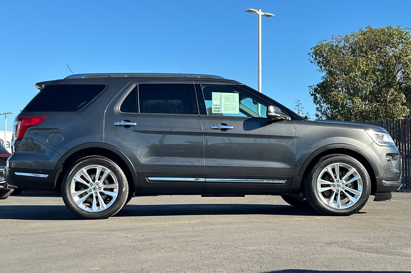 Used 2018 Ford Explorer Limited w/ Equipment Group 301A image 3