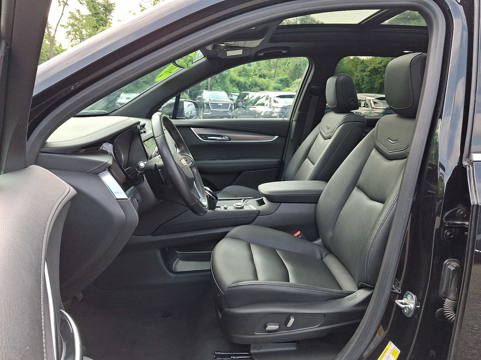 Used 2024 Cadillac XT6 Luxury AWD/4WD image 14