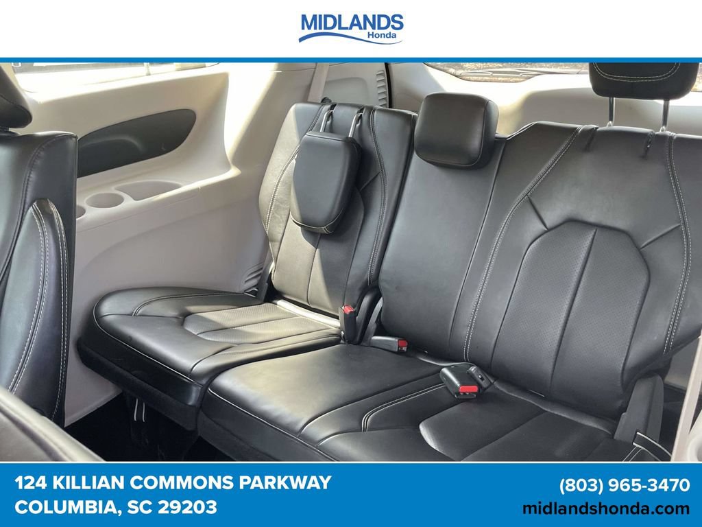 Used 2023 Chrysler Pacifica Touring-L FWD image 11