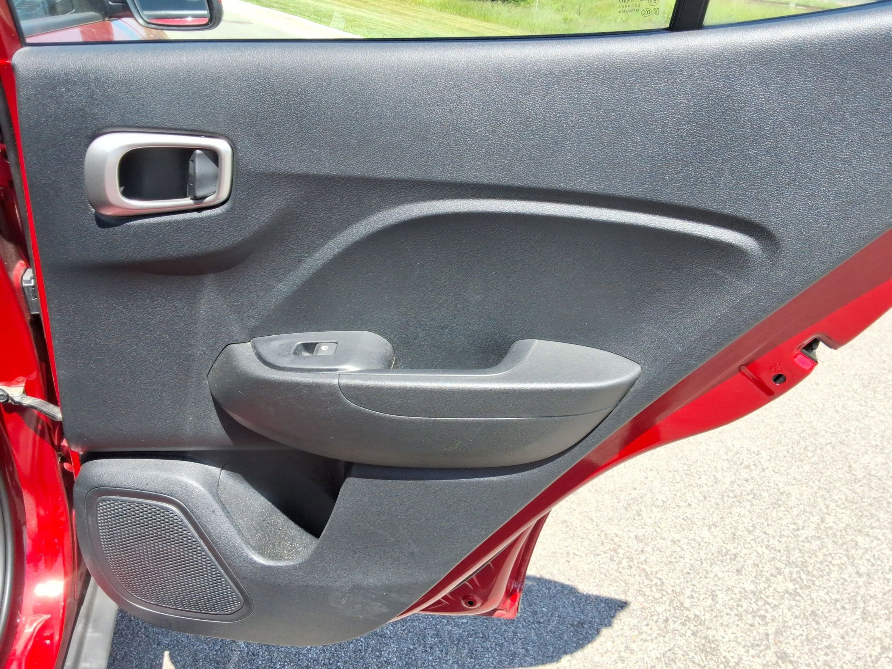 Used 2022 Hyundai Venue SEL FWD image 24