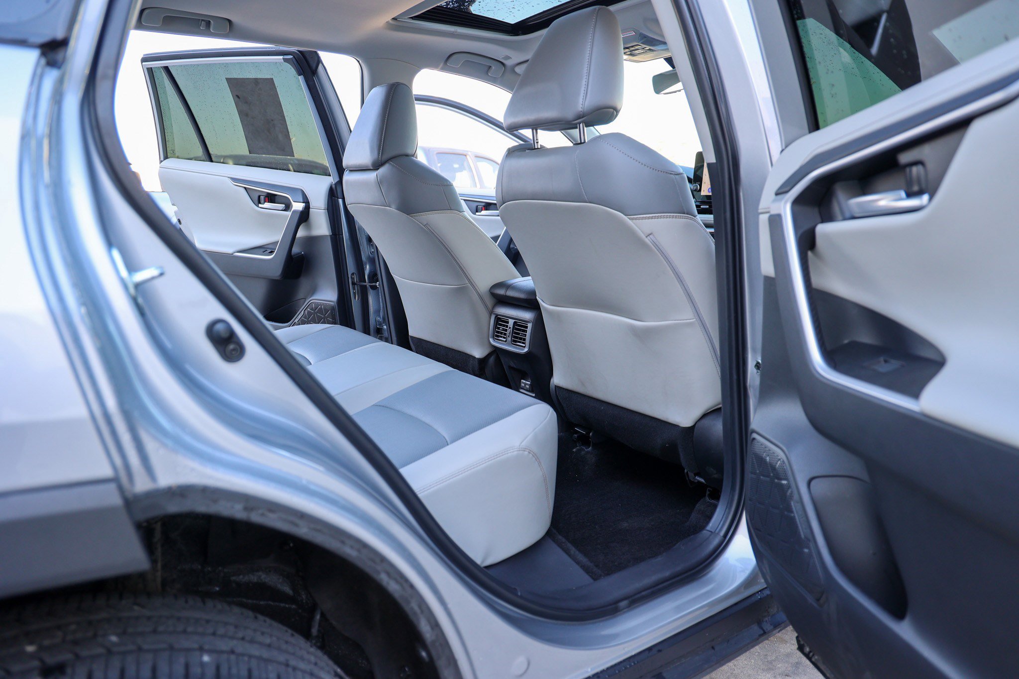 Used 2023 Toyota RAV4 Limited image 40