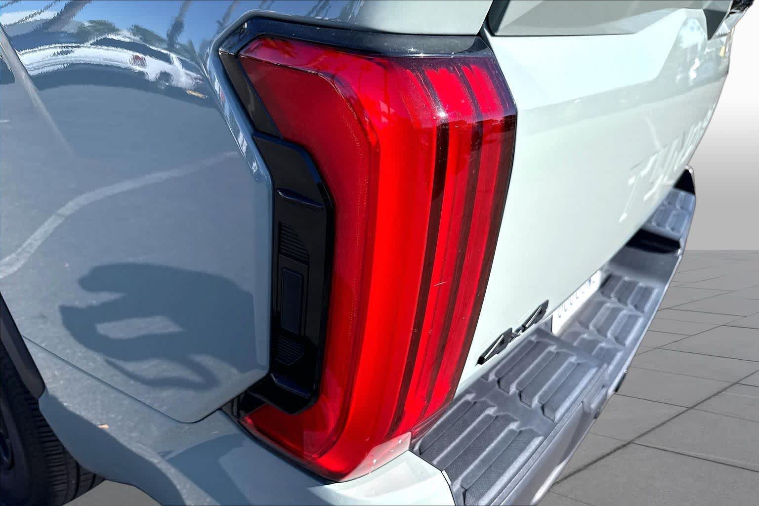 Used 2024 Toyota Tundra Limited AWD/4WD image 27