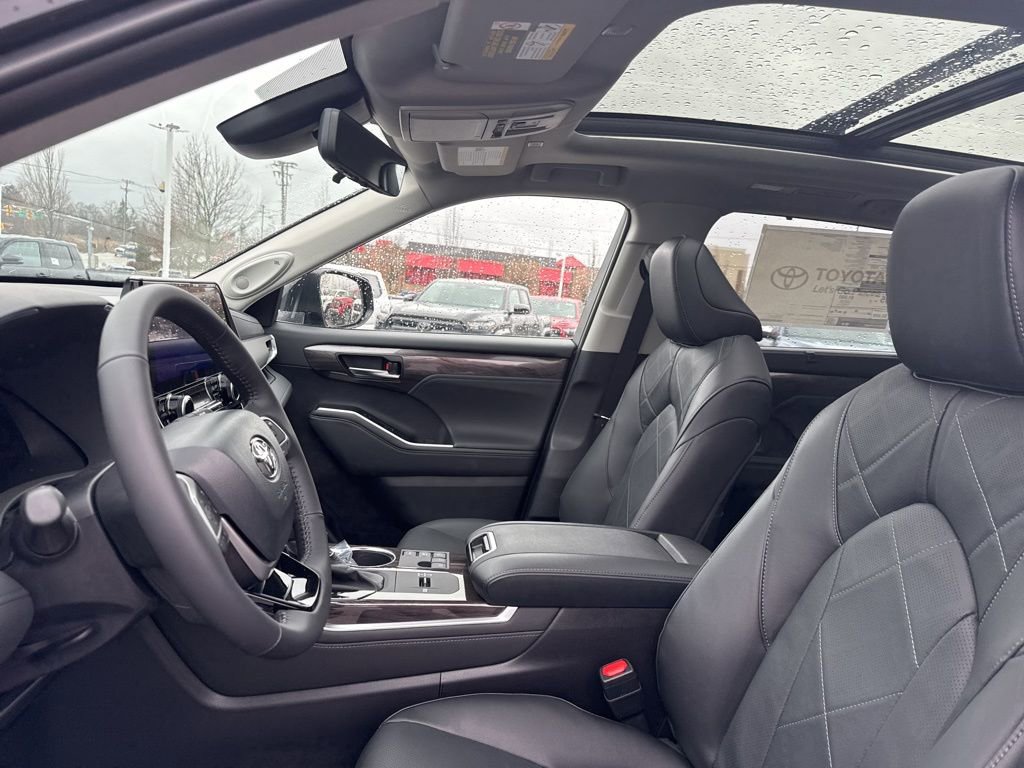 New 2026 Toyota Highlander Platinum image 24