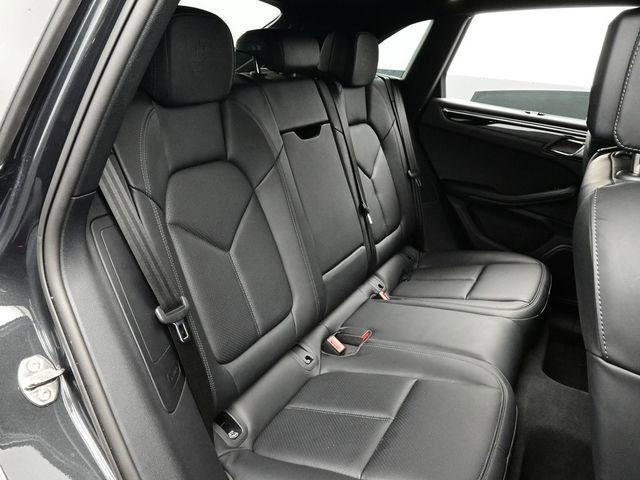 Certified 2025 Porsche Macan image 17
