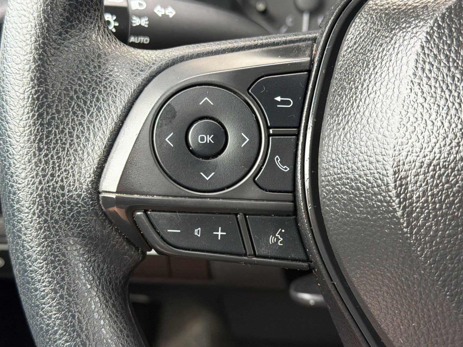 Used 2025 Toyota Corolla LE FWD image 17