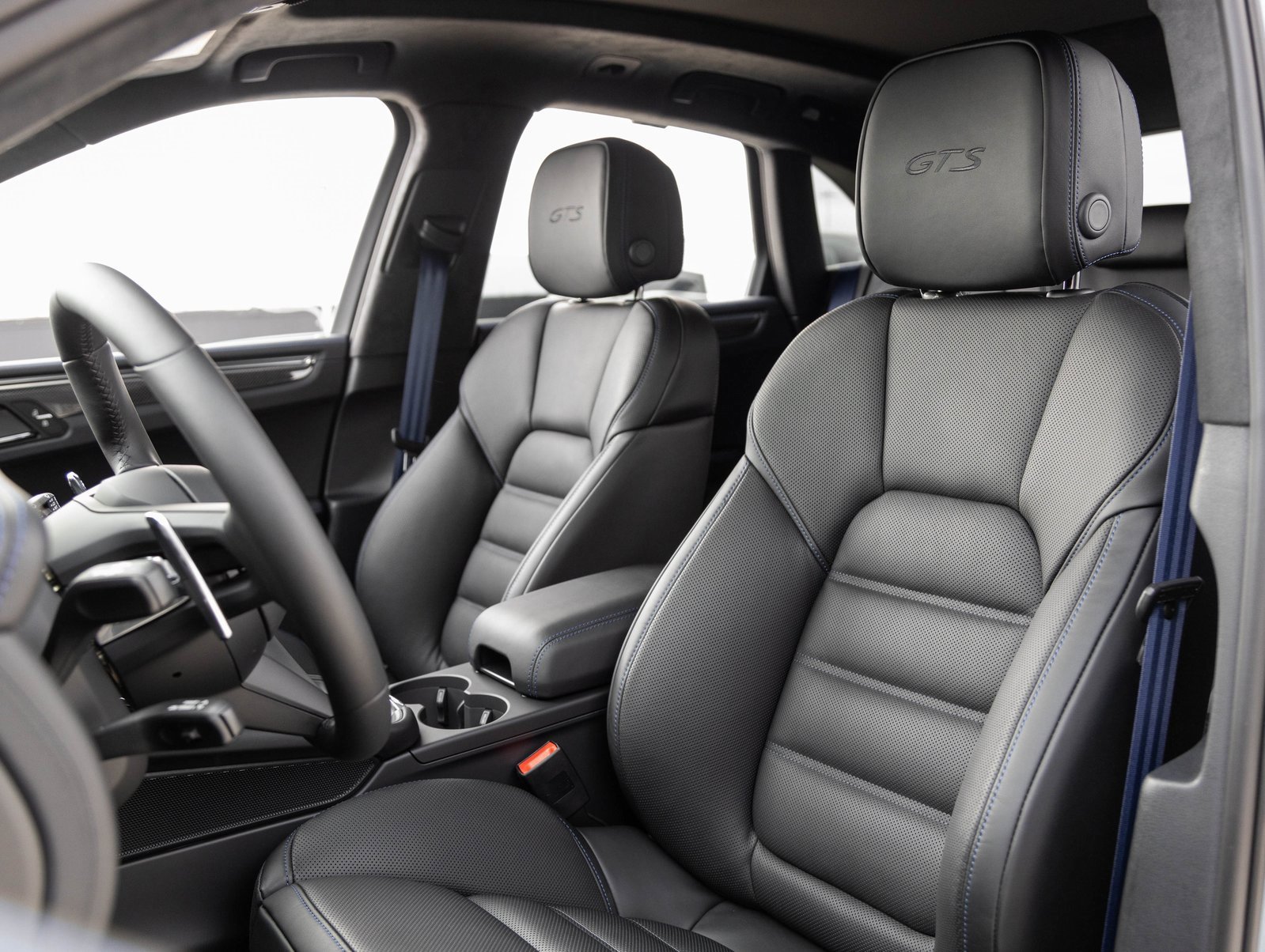 New 2026 Porsche Macan GTS image 5