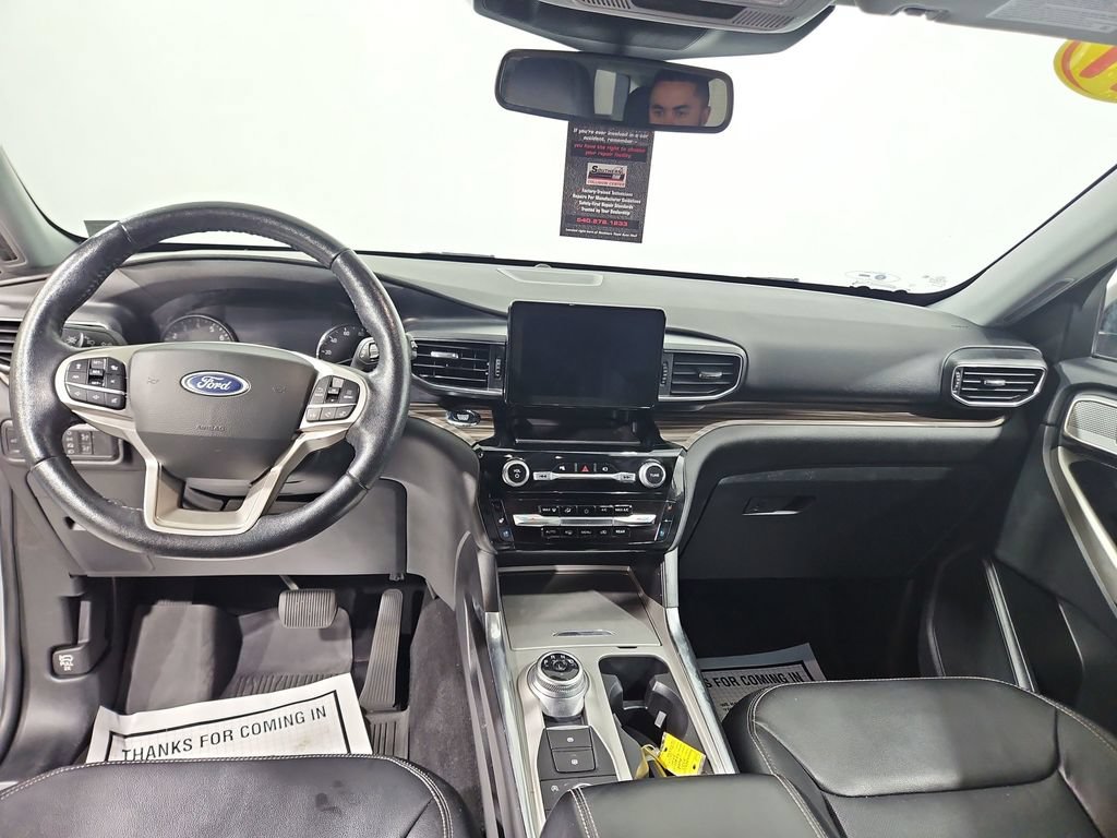 Used 2021 Ford Explorer Limited w/ Equipment Group 301A AWD/4WD image 13