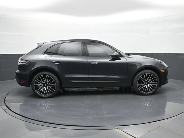 Certified 2025 Porsche Macan AWD/4WD image 24