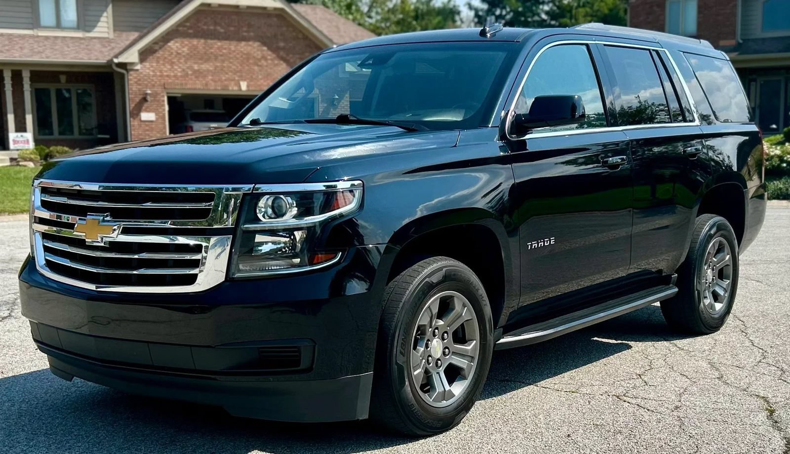 Used 2019 Chevrolet Tahoe LS w/ Enhanced Driver Alert Package AWD/4WD image 3