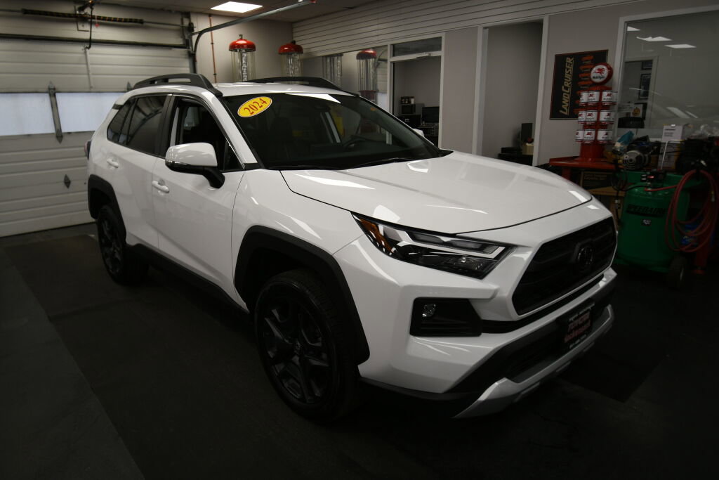 Used 2024 Toyota RAV4 Adventure AWD/4WD image 2