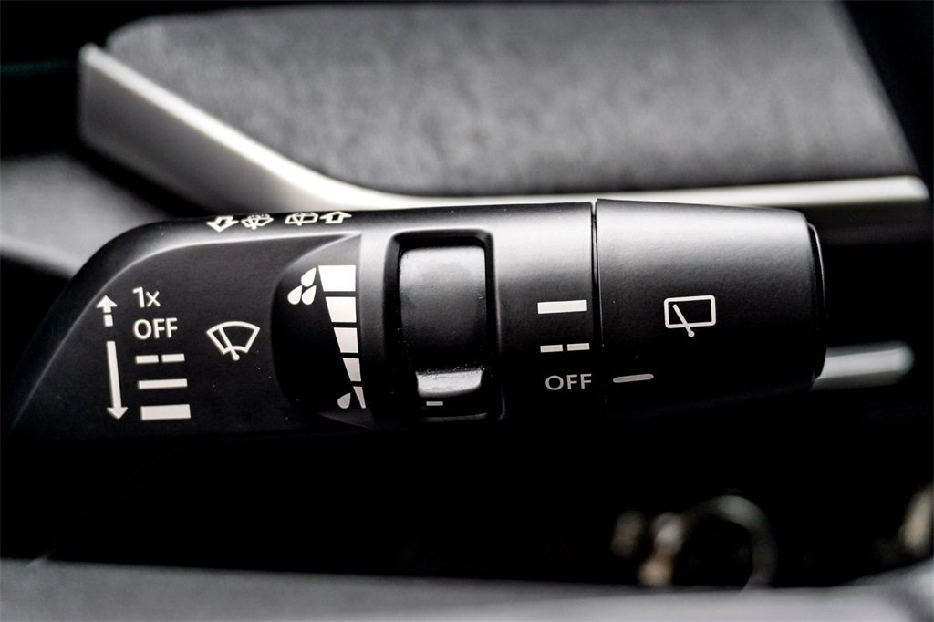 Used 2025 Nissan Kicks SV w/ Interior Electronics Package image 21