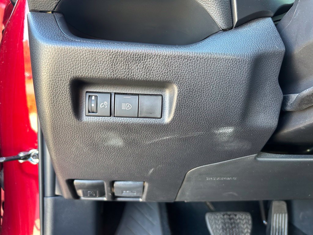 Used 2025 Toyota RAV4 XLE AWD/4WD image 14
