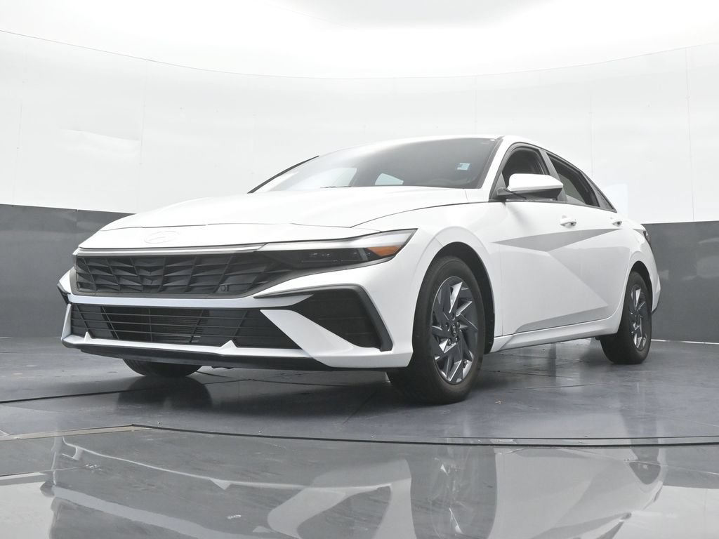 Used 2024 Hyundai Elantra SEL FWD image 55