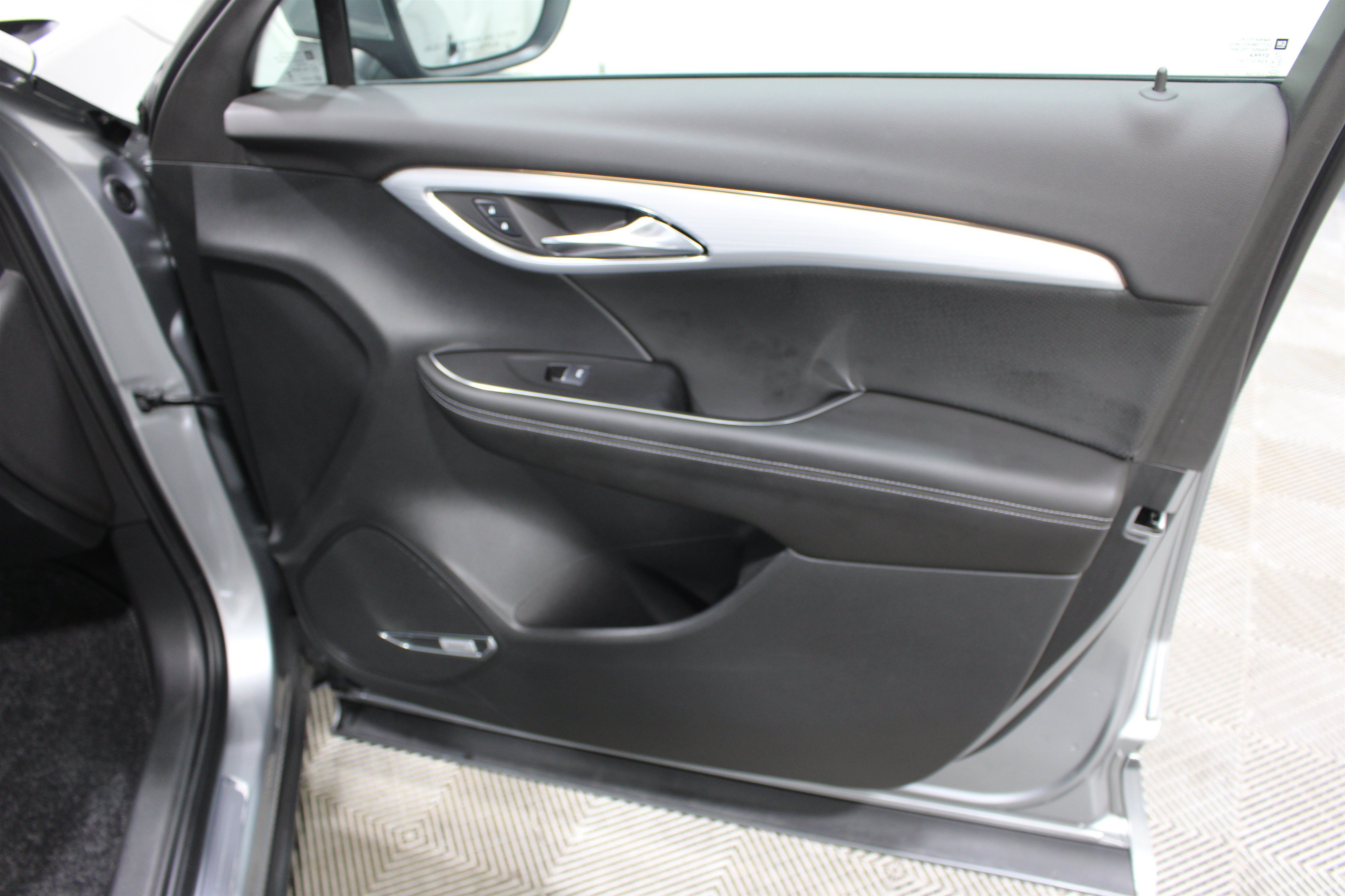 Used 2025 Buick Envision Avenir AWD/4WD image 31