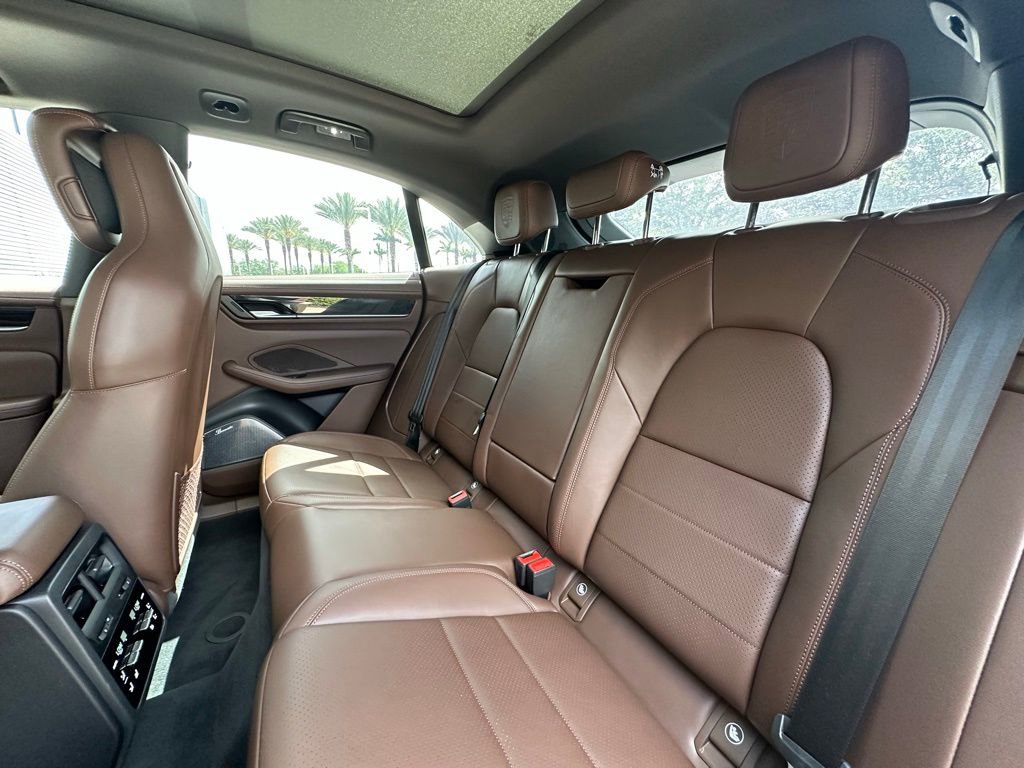 Certified 2025 Porsche Macan 4S Electric AWD/4WD image 41