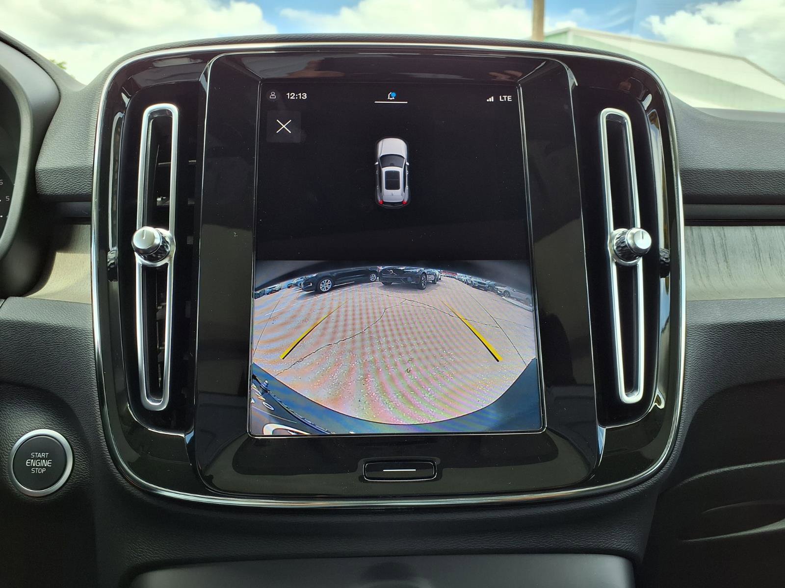 Used 2023 Volvo XC40 B5 Plus image 27