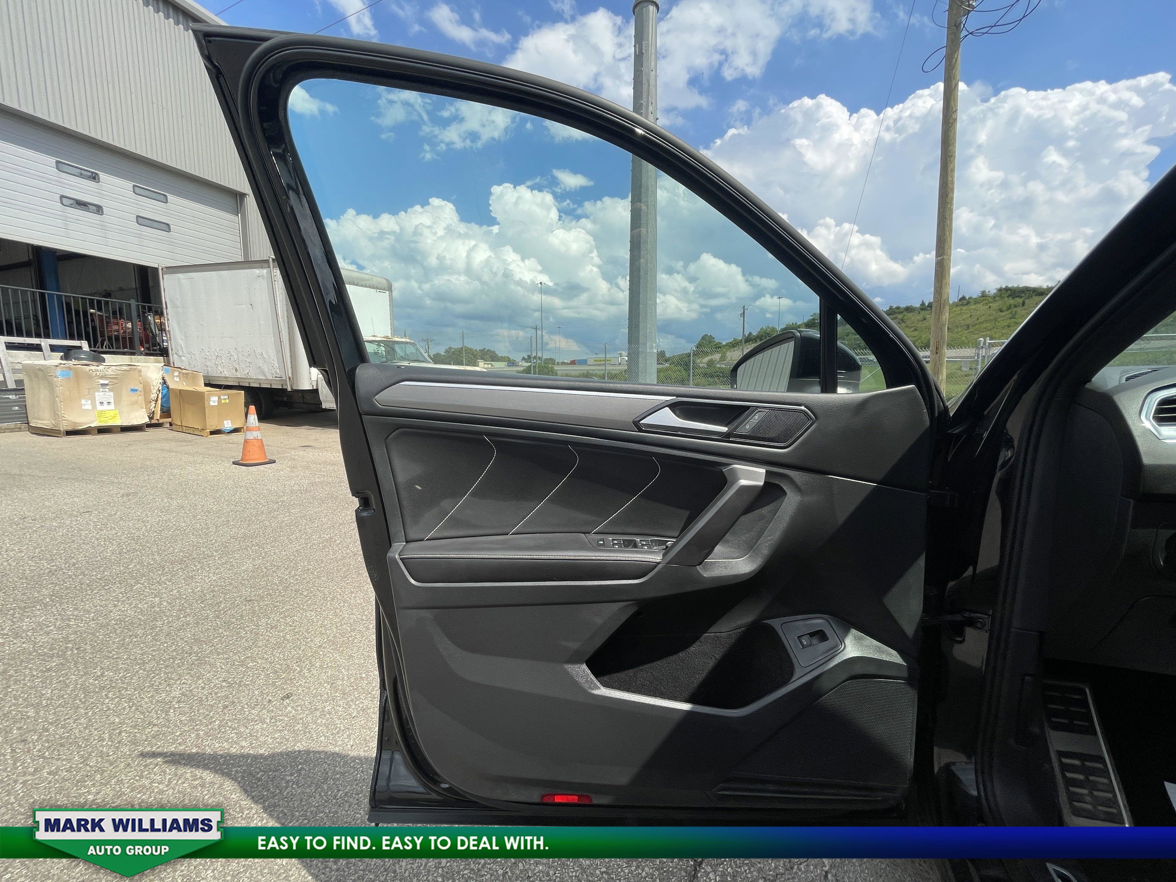 Used 2022 Volkswagen Tiguan SE R-Line image 15