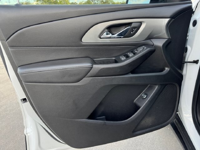 Used 2023 Chevrolet Traverse LT FWD image 4