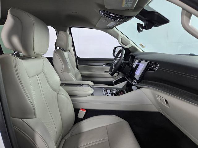 Used 2024 Jeep Wagoneer L Series II w/ Flexible Seating Group image 14