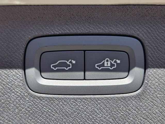 New 2026 Volvo XC90 B6 Ultra w/ Protection Package AWD/4WD image 17