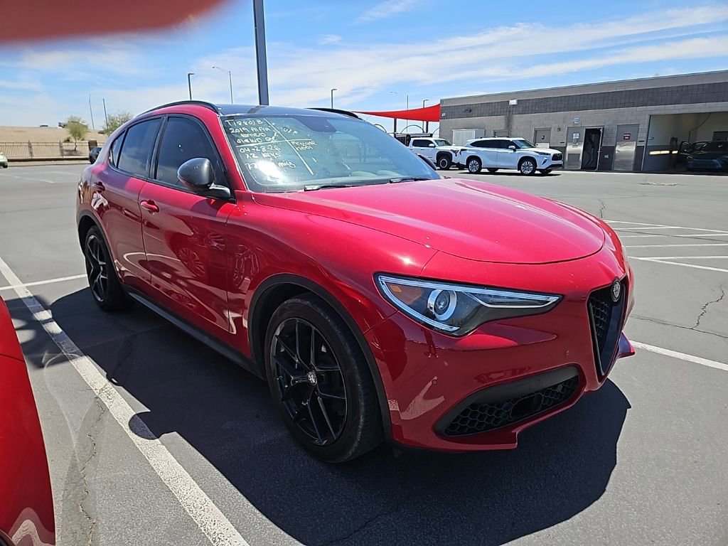 Used 2019 Alfa Romeo Stelvio Ti w/ Nero Edizione AWD/4WD image 4