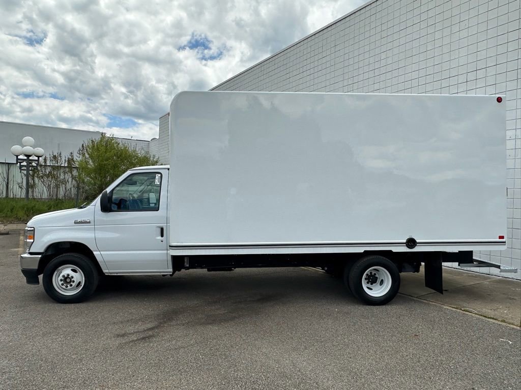 New 2027 Ford E-450 and Econoline 450 Super Duty w/ Power Equipment Group RWD image 2