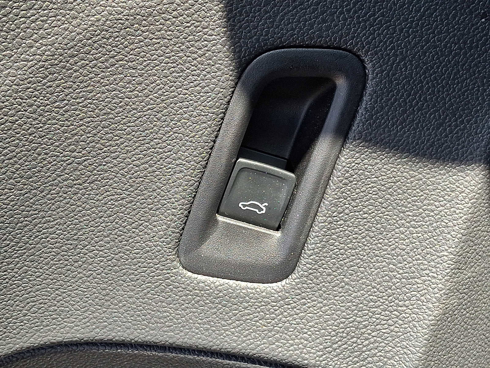 Used 2025 Volkswagen Atlas SEL Premium R-Line image 25